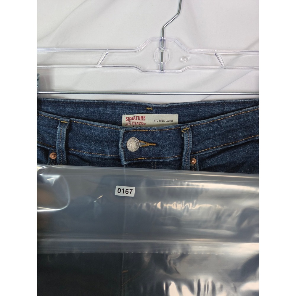 Signature by Levi Strauss Womens Mid-Rise Capri Jeans - Picture 11 of 11